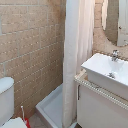 Апартаменти Cozy In With House Sea View